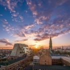 Foto van het Forum Groningen - Sfeervolle avondschemering