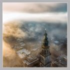 Foto van de Martinitoren omhuld door mist - Groningen