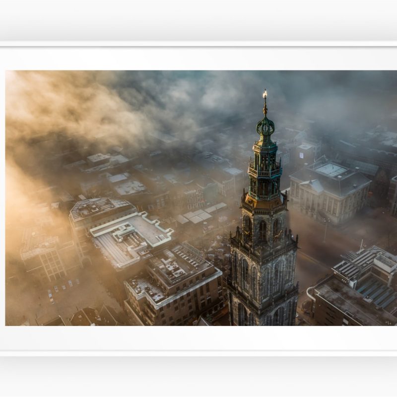 Foto van de Martinitoren in mist - Schilderij Groningen