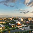 Foto van het Stadsstrand Groningen - Uitzicht op de skyline